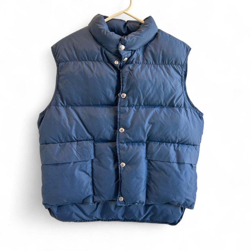 VINTAGE Woolrich navy blue puffer vest with sheep logo snaps, down filling